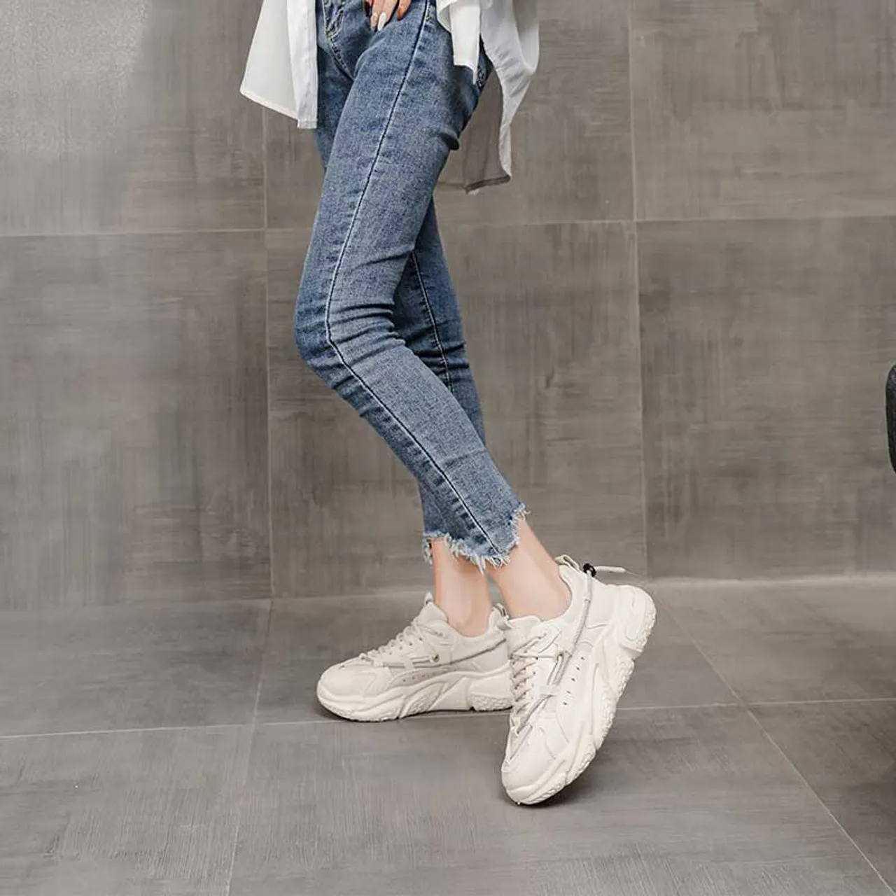 Beige rear lace accents thick sole shoe sneaker