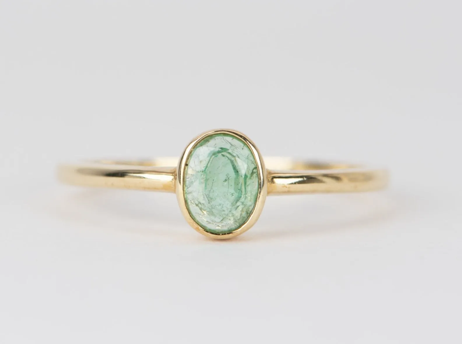 Dainty Emerald Bezel Set Band 14K Gold T017