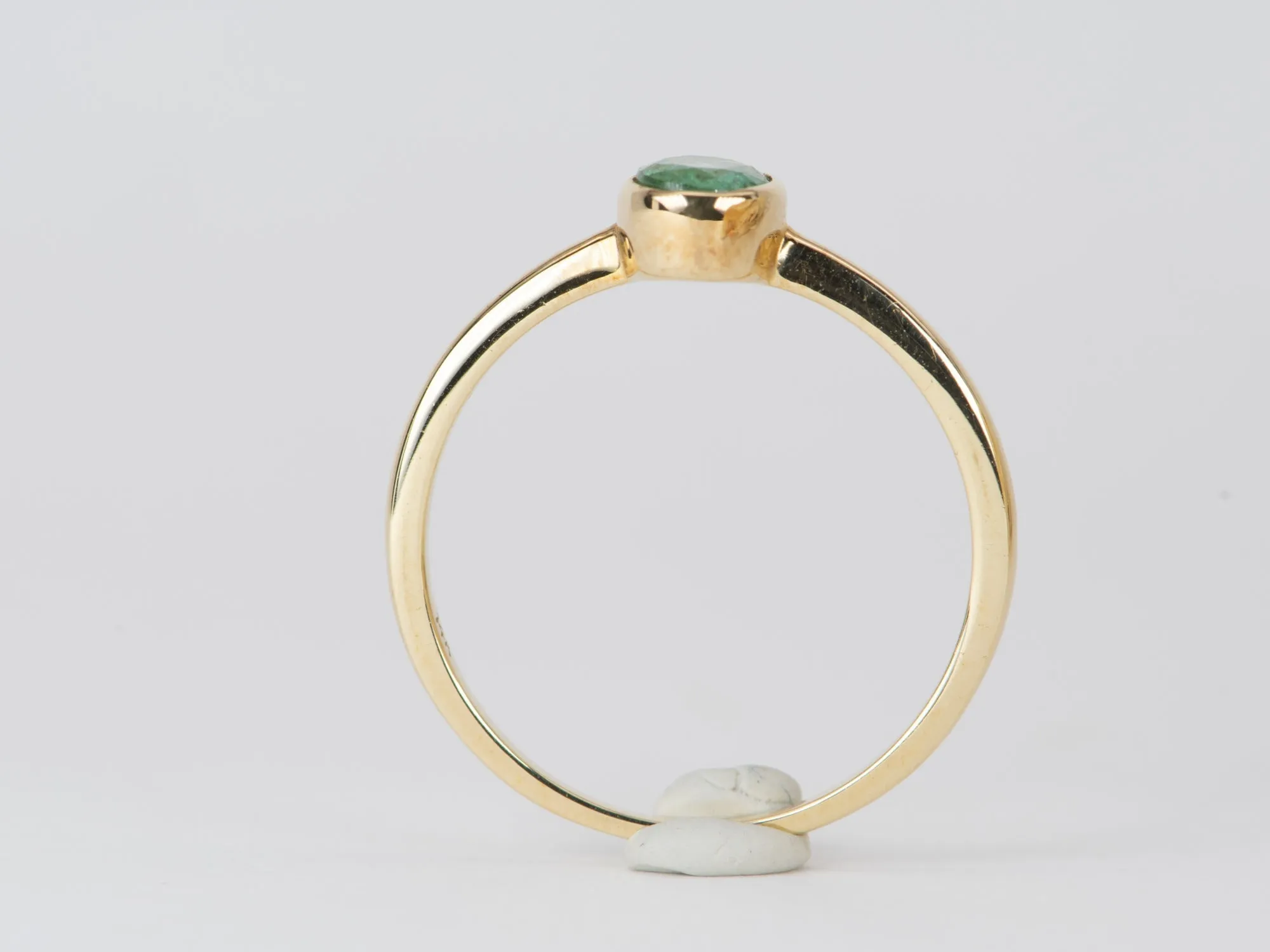 Dainty Emerald Bezel Set Band 14K Gold T017