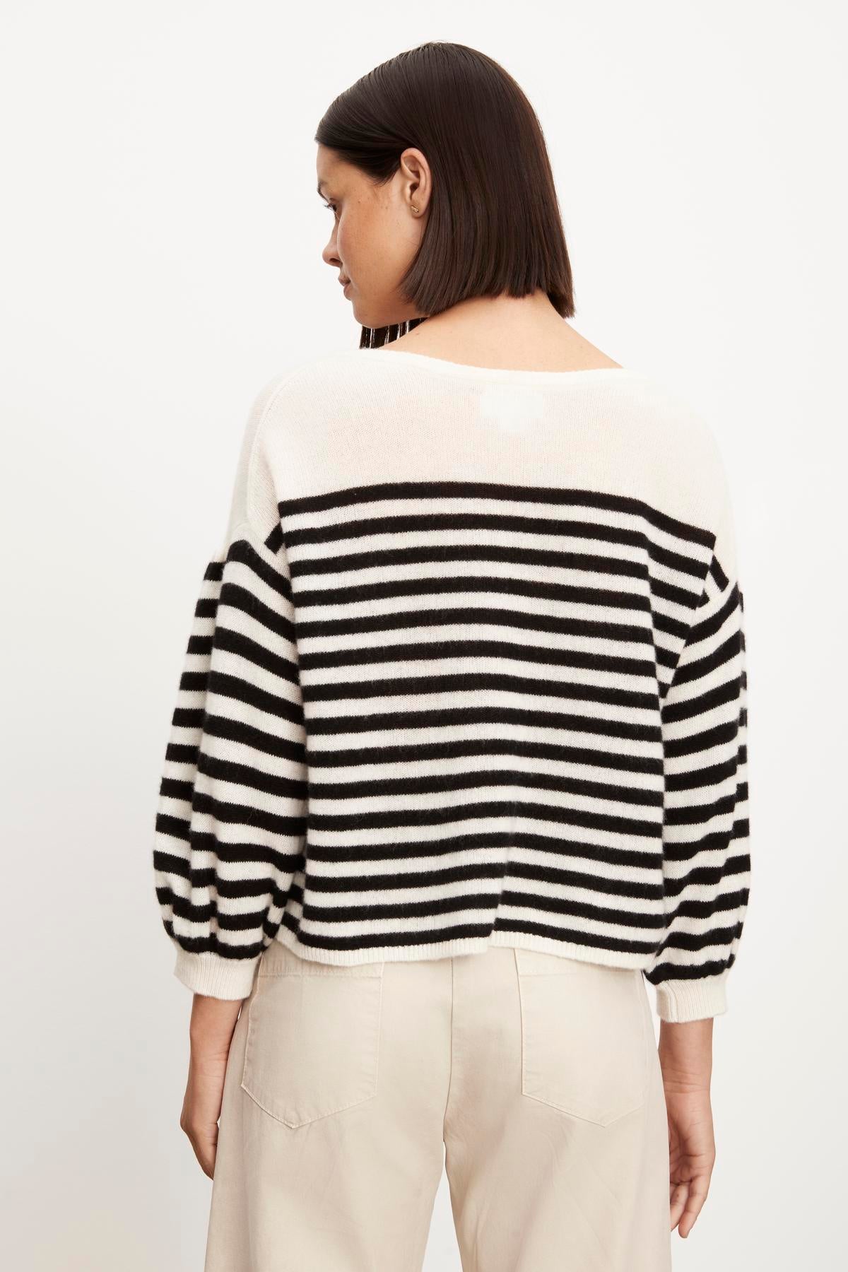 EVA CASHMERE CREW NECK SWEATER