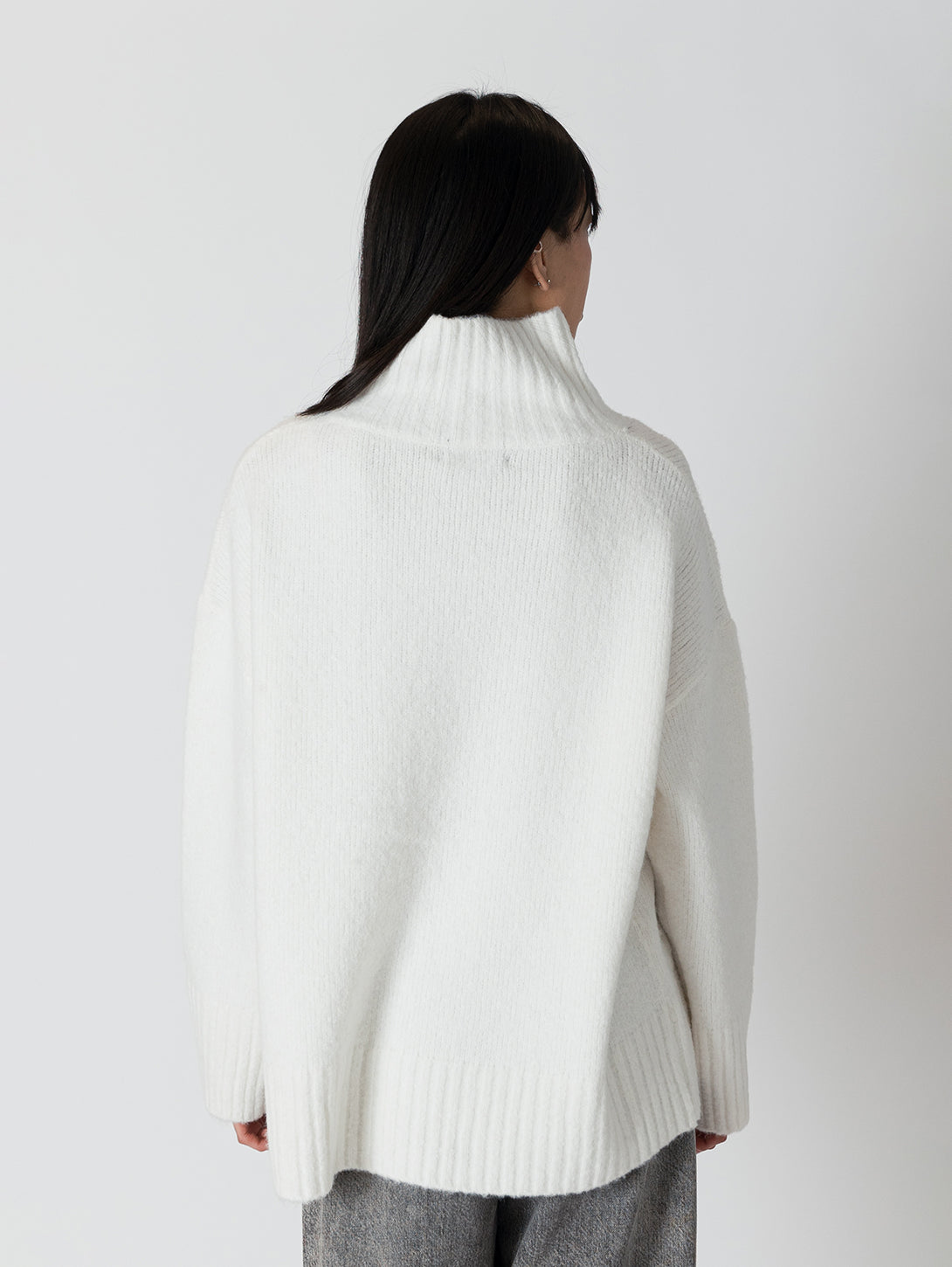 Oliver Mockneck - Off White